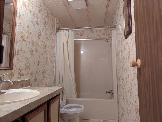 14 Edgewood Drive, Ridgeway, NY 14103