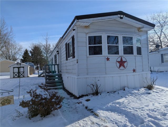 14 Edgewood Drive, Ridgeway, NY 14103