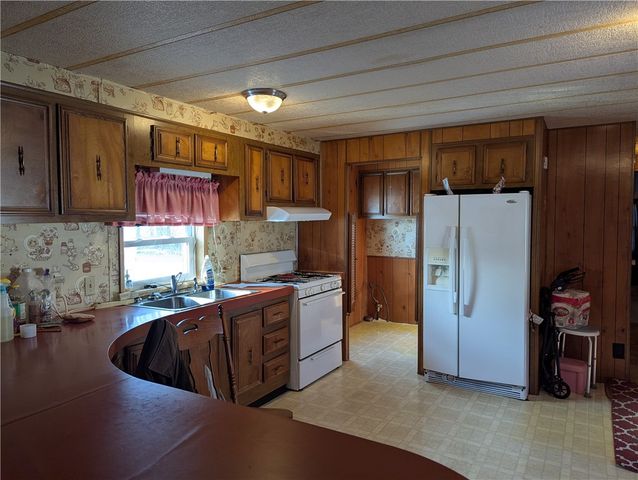 14 Edgewood Drive, Ridgeway, NY 14103