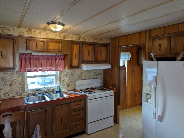 14 Edgewood Drive, Ridgeway, NY 14103