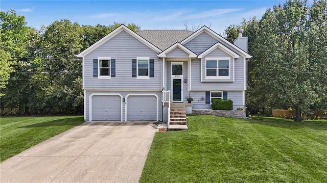 8765 Thompson Drive, De Soto, KS 66018