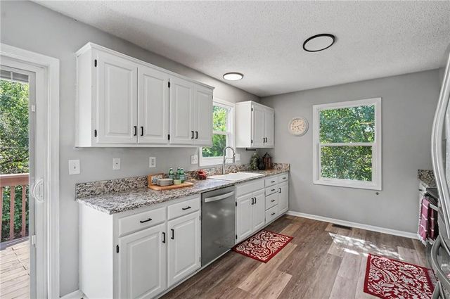 8765 Thompson Drive, De Soto, KS 66018