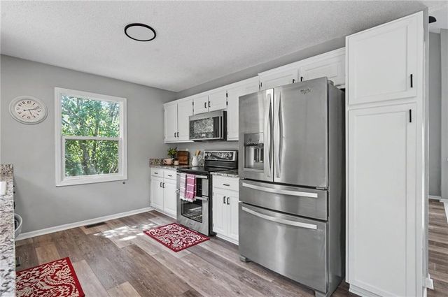 8765 Thompson Drive, De Soto, KS 66018