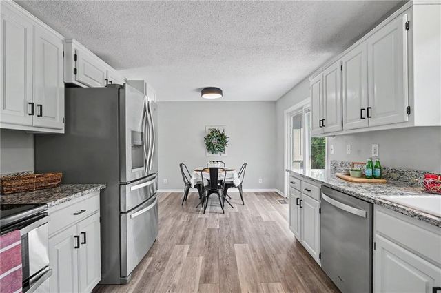 8765 Thompson Drive, De Soto, KS 66018