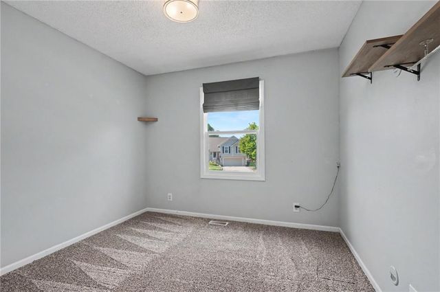 8765 Thompson Drive, De Soto, KS 66018