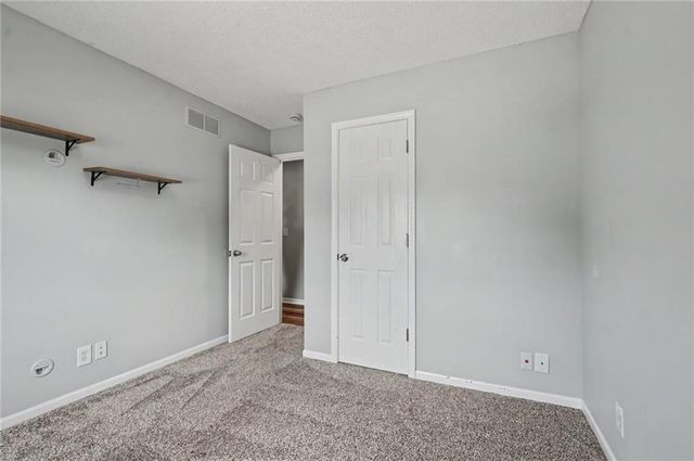 8765 Thompson Drive, De Soto, KS 66018
