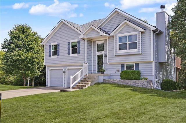 8765 Thompson Drive, De Soto, KS 66018
