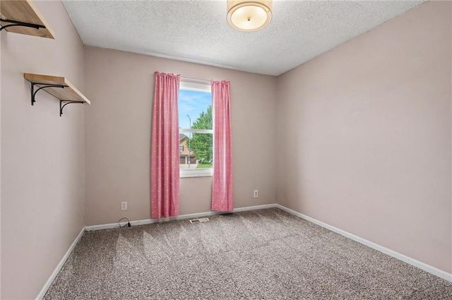 8765 Thompson Drive, De Soto, KS 66018