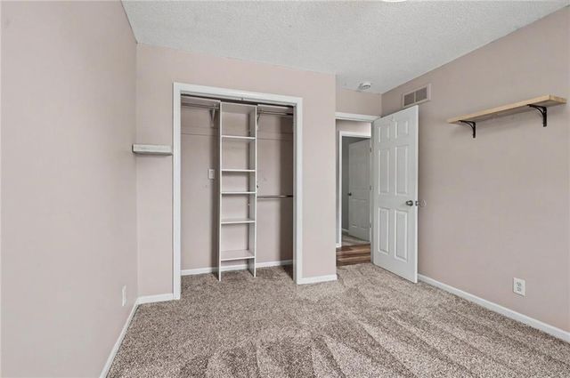 8765 Thompson Drive, De Soto, KS 66018