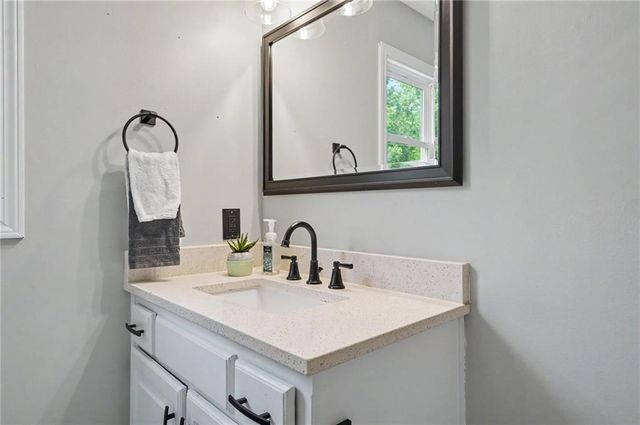 8765 Thompson Drive, De Soto, KS 66018