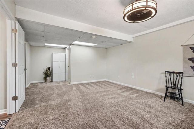 8765 Thompson Drive, De Soto, KS 66018