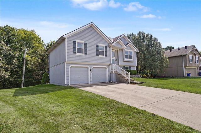 8765 Thompson Drive, De Soto, KS 66018
