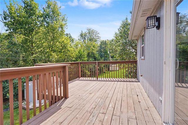 8765 Thompson Drive, De Soto, KS 66018