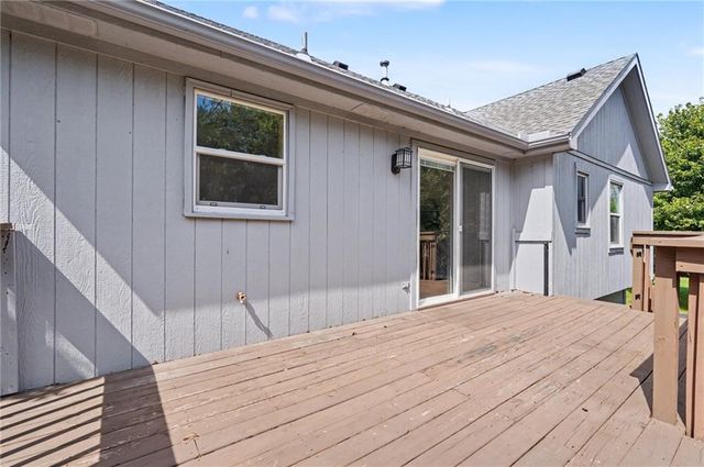 8765 Thompson Drive, De Soto, KS 66018