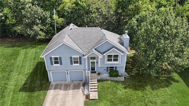 8765 Thompson Drive, De Soto, KS 66018
