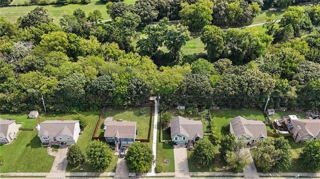 8765 Thompson Drive, De Soto, KS 66018