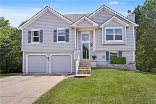 8765 Thompson Drive, De Soto, KS 66018