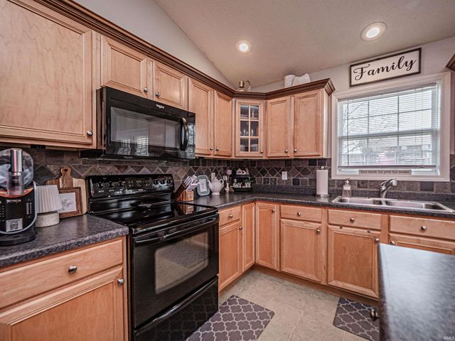 4424 Strathmoor Drive, Evansville, IN 47711