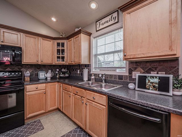 4424 Strathmoor Drive, Evansville, IN 47711