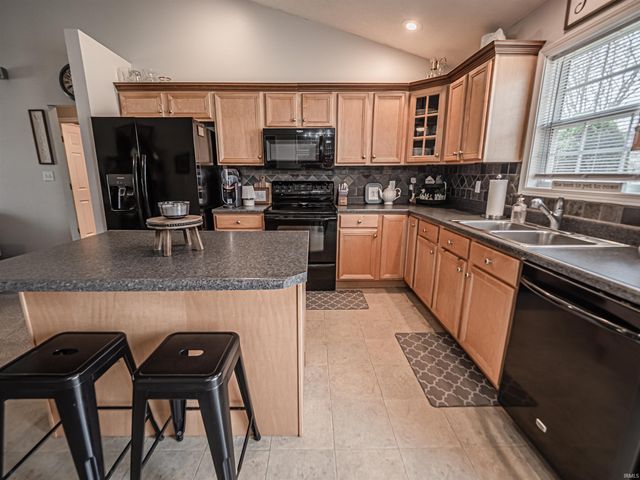 4424 Strathmoor Drive, Evansville, IN 47711