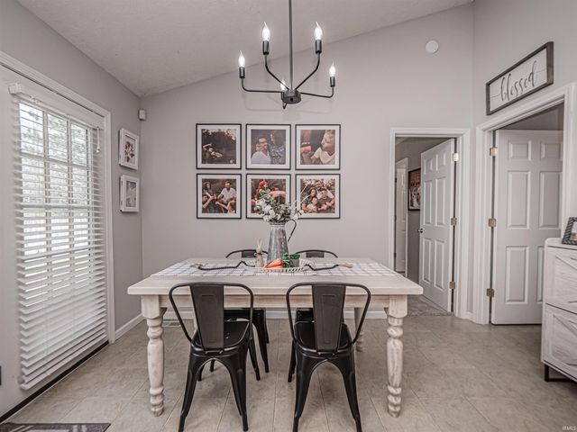 4424 Strathmoor Drive, Evansville, IN 47711