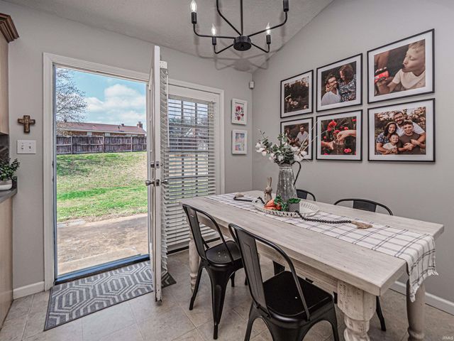 4424 Strathmoor Drive, Evansville, IN 47711