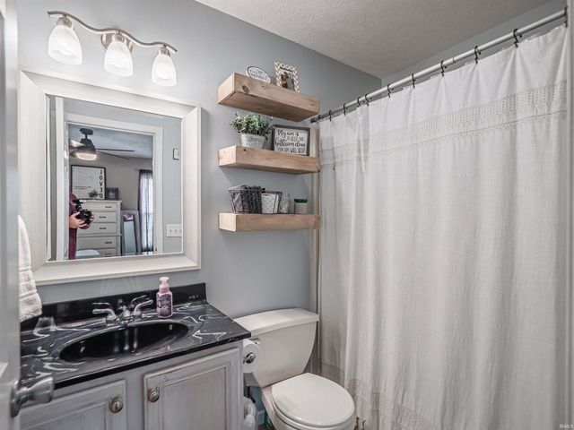 4424 Strathmoor Drive, Evansville, IN 47711