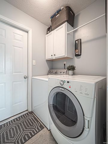 4424 Strathmoor Drive, Evansville, IN 47711