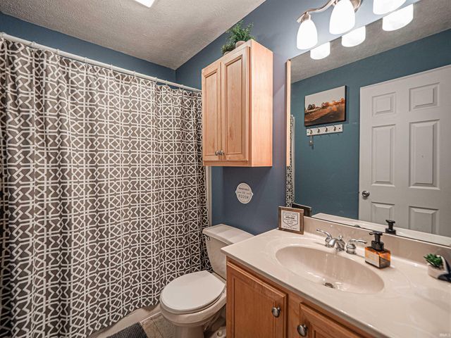 4424 Strathmoor Drive, Evansville, IN 47711