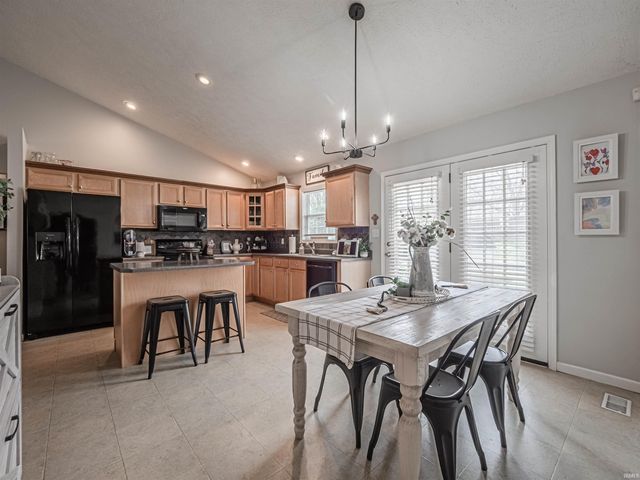 4424 Strathmoor Drive, Evansville, IN 47711