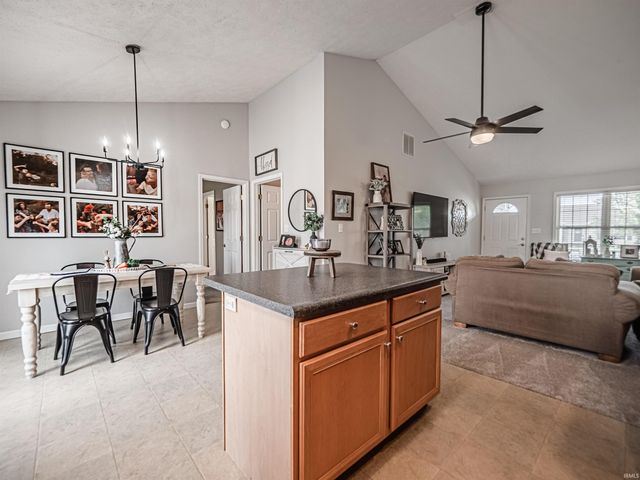 4424 Strathmoor Drive, Evansville, IN 47711