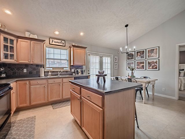 4424 Strathmoor Drive, Evansville, IN 47711