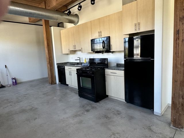 88 Gerrish Ave 207, Chelsea, MA 02150