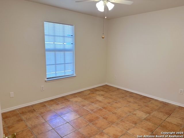 1039 Malone, Devine, TX 78016