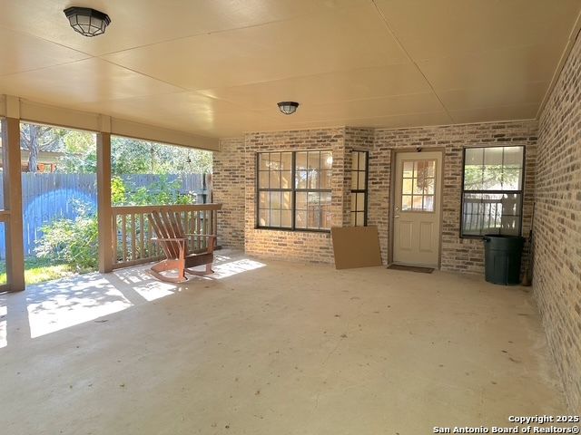 1039 Malone, Devine, TX 78016