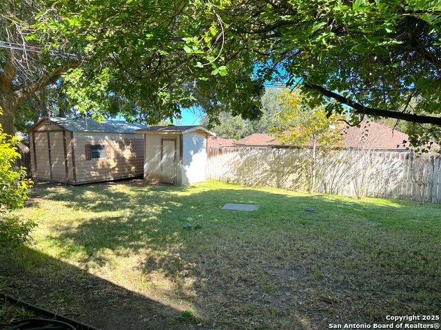 1039 Malone, Devine, TX 78016