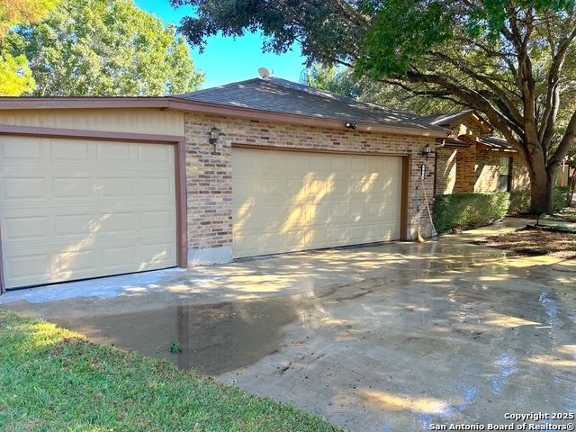 1039 Malone, Devine, TX 78016