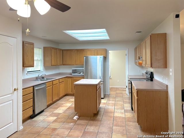 1039 Malone, Devine, TX 78016