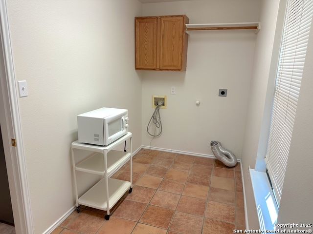 1039 Malone, Devine, TX 78016