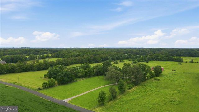381 FRENCH RD, Shenandoah Junction, WV 25442