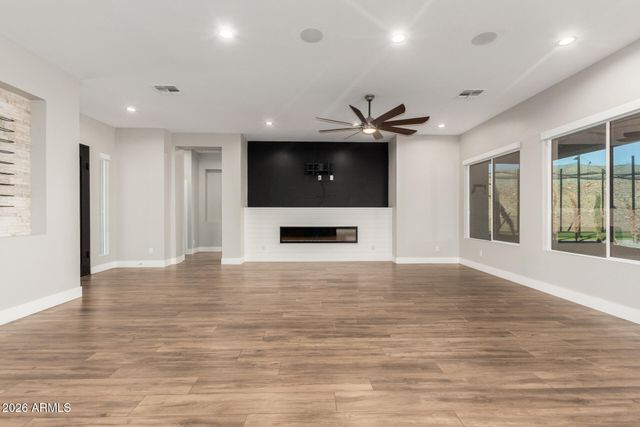 11416 W TETHER Trail, Peoria, AZ 85383