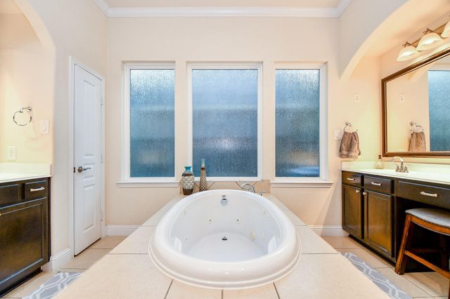 66 N Swanwick Place, Tomball, TX 77375