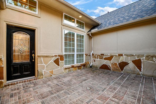 66 N Swanwick Place, Tomball, TX 77375