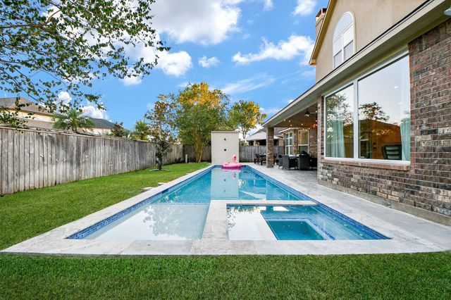 66 N Swanwick Place, Tomball, TX 77375