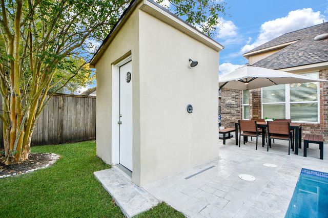 66 N Swanwick Place, Tomball, TX 77375