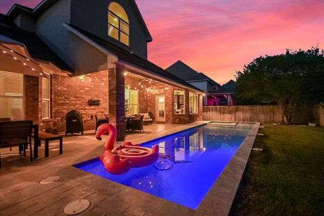 66 N Swanwick Place, Tomball, TX 77375