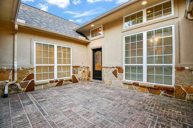 66 N Swanwick Place, Tomball, TX 77375