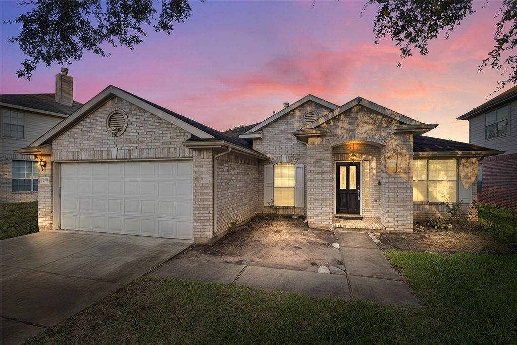 2719 Riverhollow Lane, Sugar Land, TX 77479