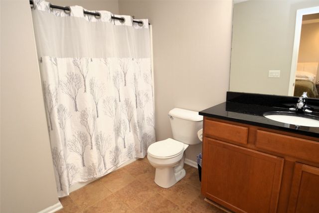 9160 Greenspire Drive 102, West Des Moines, IA 50266