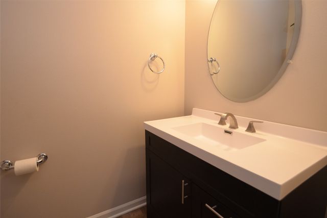 9160 Greenspire Drive 102, West Des Moines, IA 50266